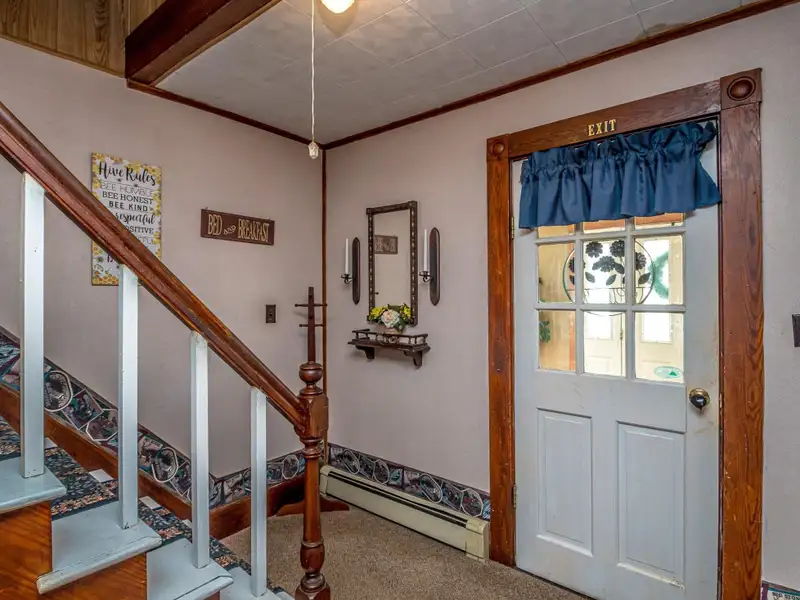 Du Bee Inn: Versatile Bed-and-breakfast with Mountain Views in the Great North Woods