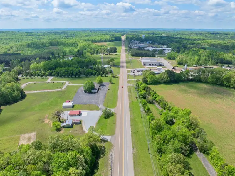 Commercial Restaurant on 3.4 Acres in Parsons, Tn with Extensive Equipment and Upgrades