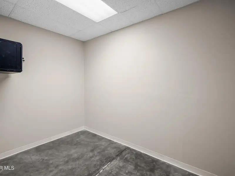2,750 Sq Ft Office Space for Rent in Established Shopping Center Near Montwood and Yarbrough