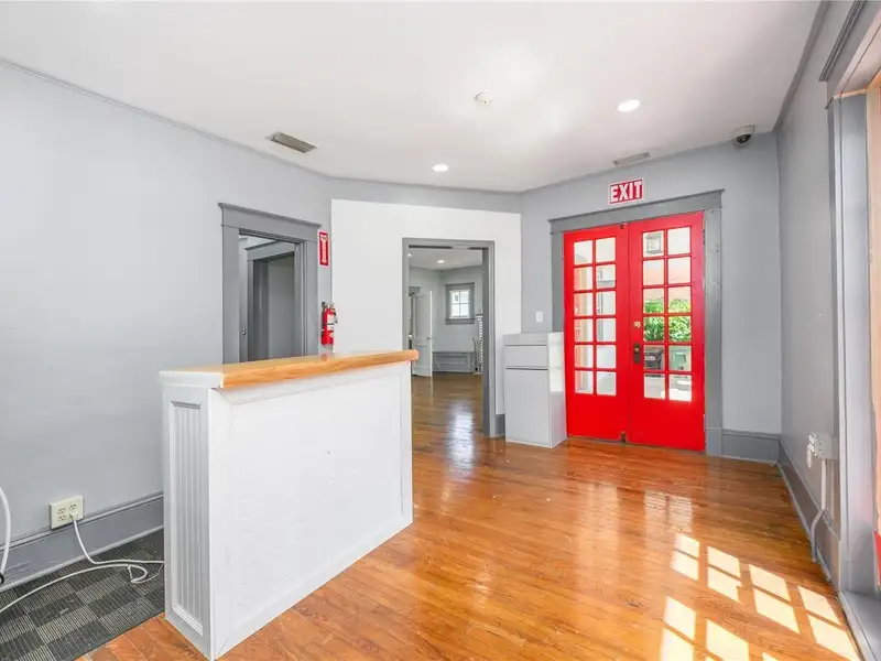 Distinctive Commercial Property in Historic Uptown Mount Dora with Flexible Layout
