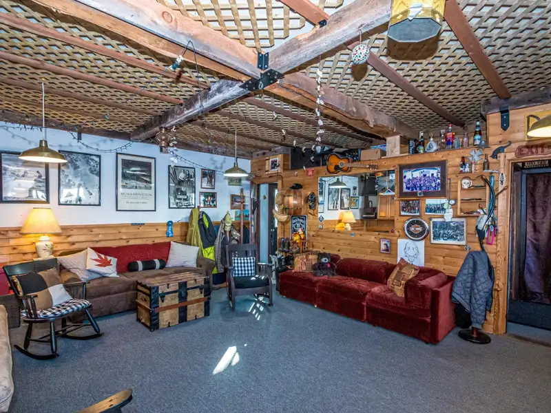 Du Bee Inn: Versatile Bed-and-breakfast with Mountain Views in the Great North Woods