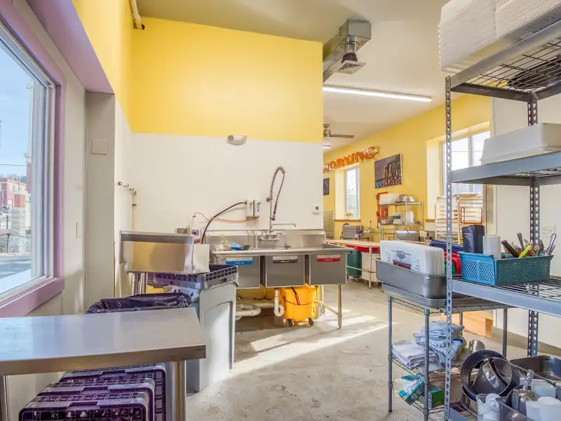 Fully Equipped Café and Bakery with Living Quarters on Main Street, Berlin