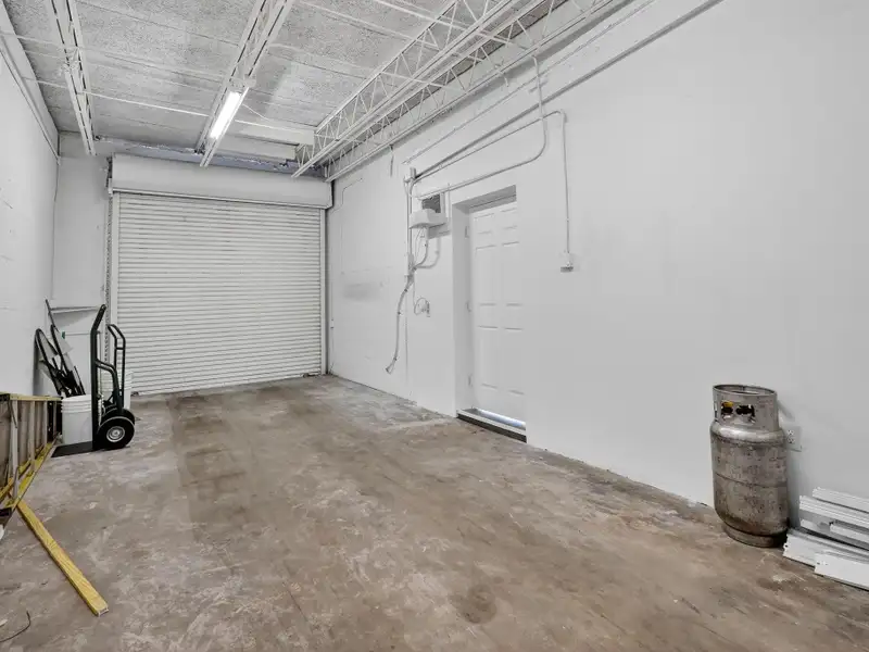 Recently Renovated 2,741 Sf Building Near I-95 with Flexible Use Options