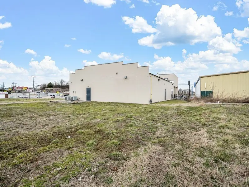 Commercial Building in High Traffic Area Near I-40 Exit 287 - 3657 Sq Ft