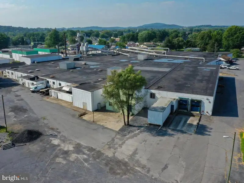 Flexible Warehouse Spaces Available from 1,000 to 100,000 Sq Ft