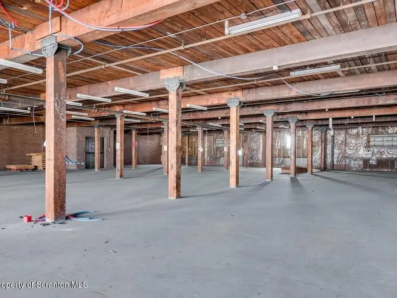 Four-story Commercial Property with Elevator Access and Basement in Prime Location