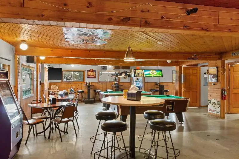 Established Bar and Restaurant with Living Quarters in Stevens Point Area