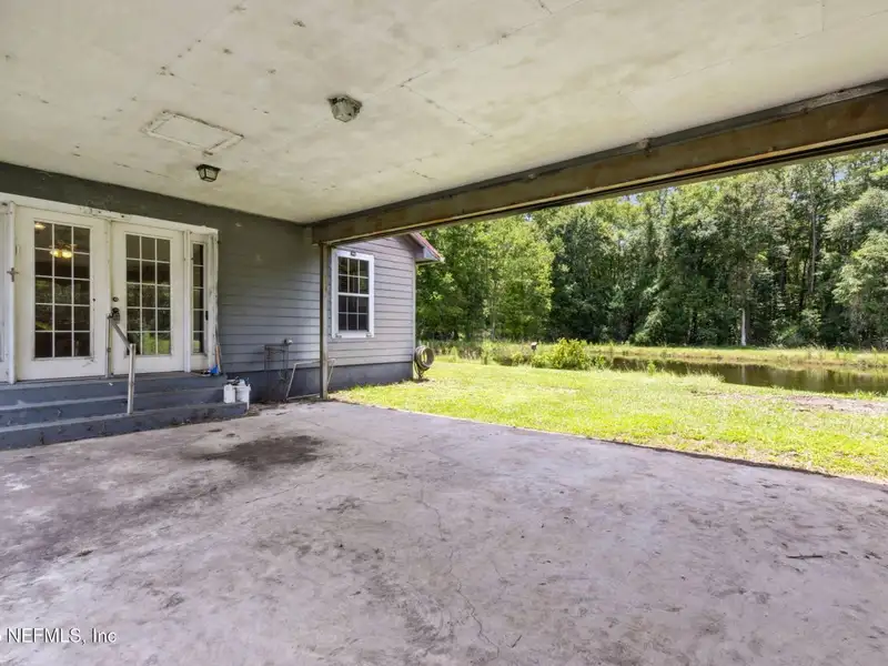 5.04-acre Mixed-use Parcel with Home and Shop in Nassau County
