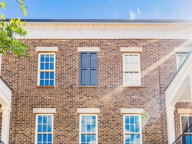 Live/work Townhome with Flex Space, 2 Primary Suites, and 2-car Garage in Prime Location