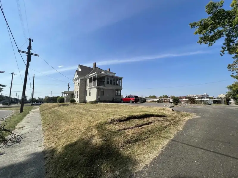 Office Building with Development Potential in Medical Center/midtown Area on 0.71 Acres