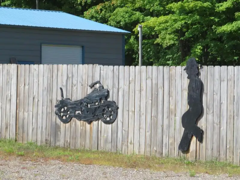 Turnkey Bar/restaurant with 2-bedroom Apartment and Development Potential in Northwoods