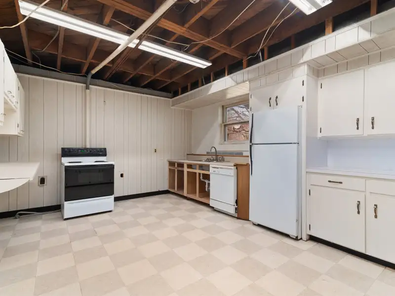 Versatile 3,600+ Sqft Commercial Building for Lease in Bethel Community