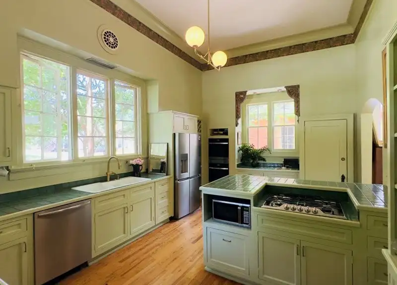 Versatile Historic District Property for Restaurant, Venue, or Retail with Ample Parking