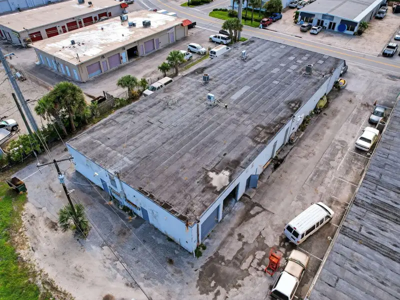 Versatile 2,700 Sf Flex/industrial Condo Units in Jupiter's Industrial Corridor
