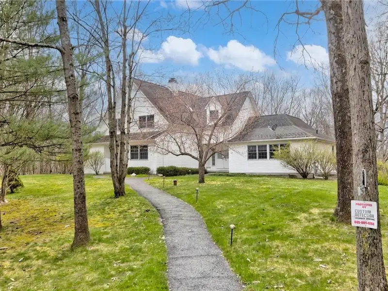 Versatile 75-acre Retreat Center in Hyde Park with Multiple Buildings and Amenities