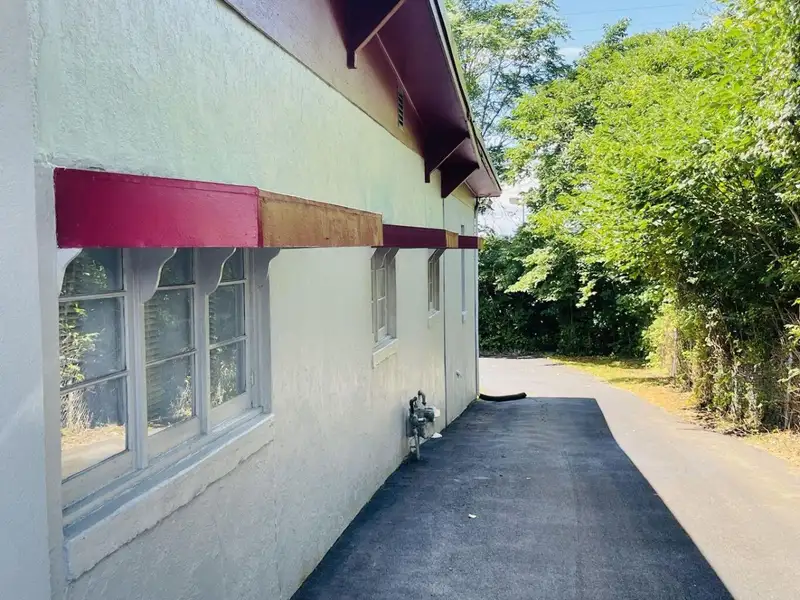 Office Building in Morristown with 6 Offices, Parking, and Large Commons Areas