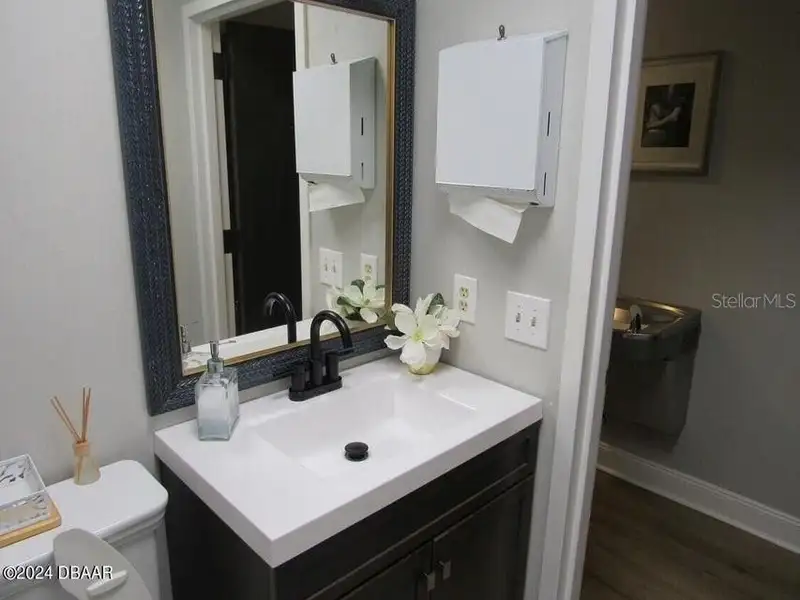 Renovated Medical Suite in Prime Ormond Beach Location with Multiple Treatment Rooms