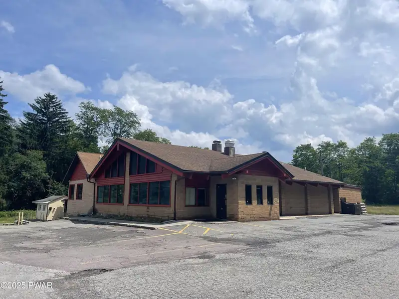 Commercial Building on 7.5 Acres in High-traffic Location Near Hamlin