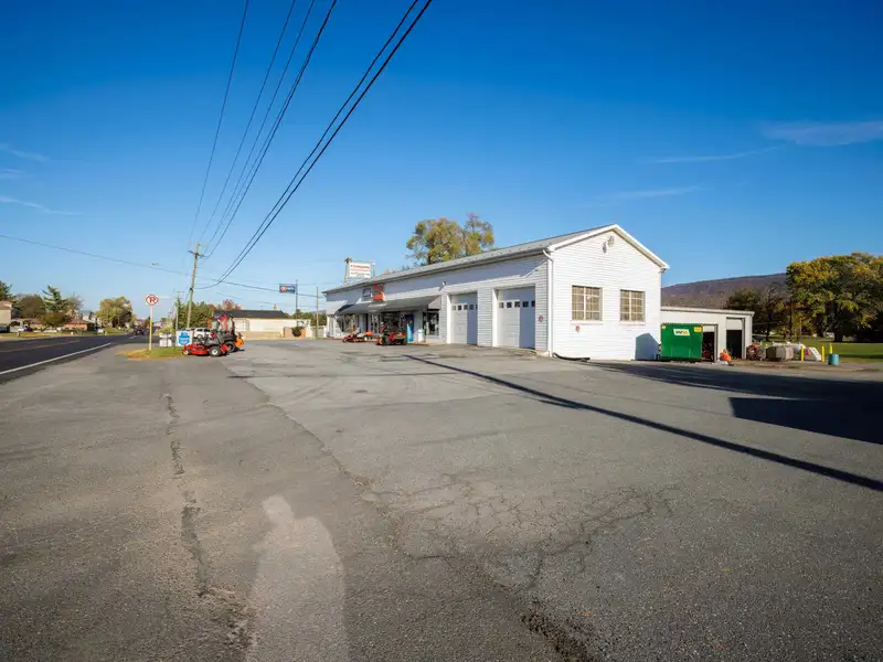 Versatile 9,940 Sq Ft Mixed-use Building on Congress Street, New Market, Shenandoah Valley
