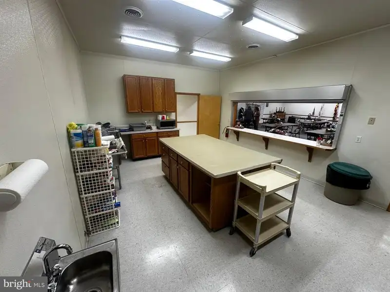 Versatile 3,200 Sq Ft Brick Building in High-traffic Location with Ample Parking
