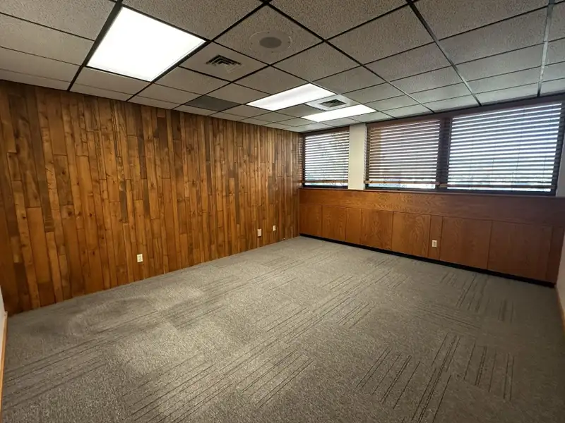 Large Office Building with Panoramic Views in Prime Downtown Location, 40,000 Sqft