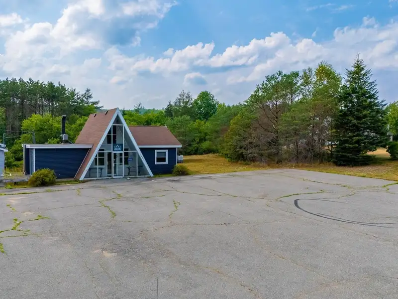 Commercial Restaurant on 1.13 Acres with General Basic Zoning in New Ross, Ns