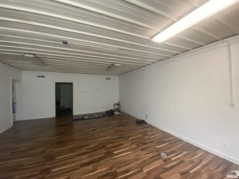 Versatile Commercial Property in Prime Location - 314 W Ash St, Chillicothe, Il