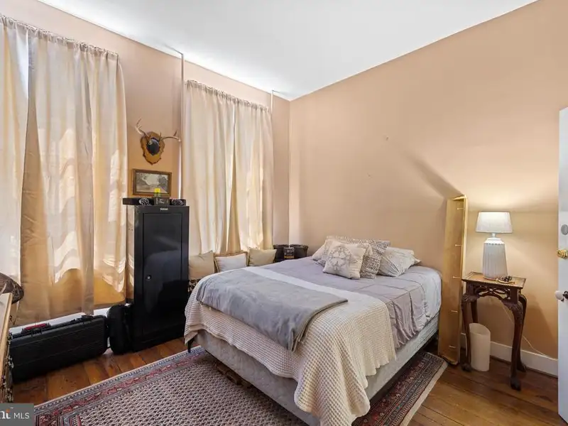 Historic Mcmechan Inn: 13-bedroom Home and Commercial Space in Moorefield, Wv