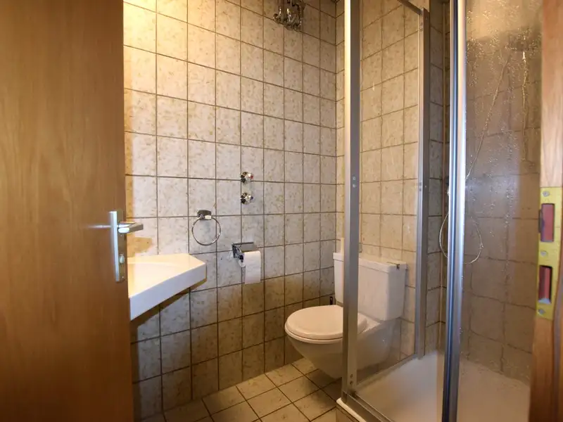 Restaurant and Guest Accommodation with Owner's Apartment in Modernized Facility