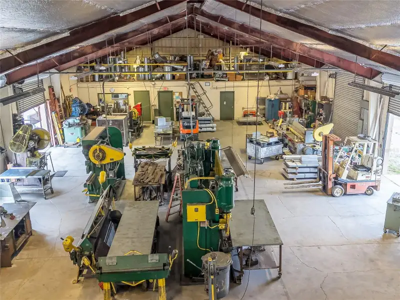 Masonry Warehouse with Office and Six Bay Doors in Drew Park