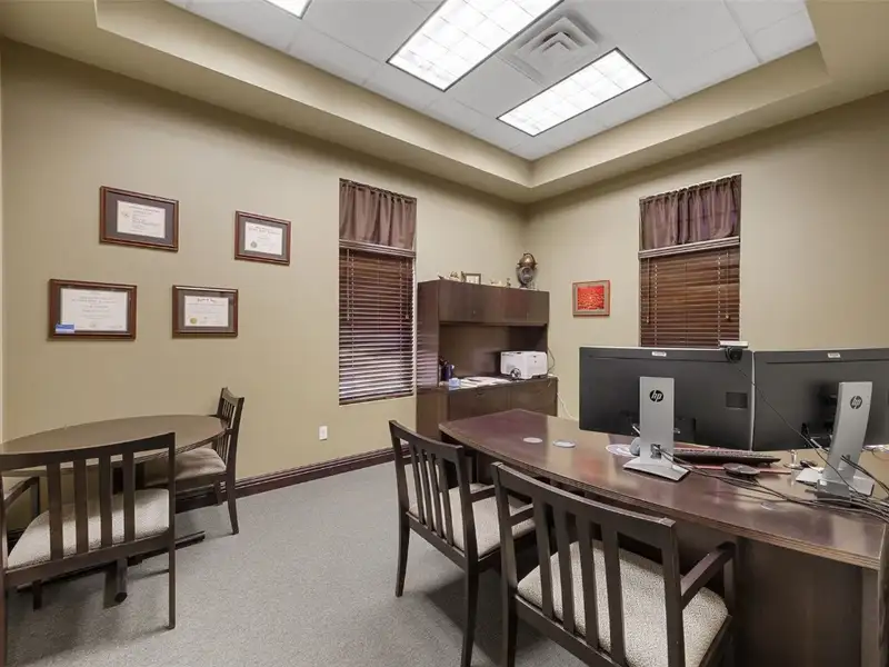 Versatile Office Building with Dual Tenant Configuration in Prime Location