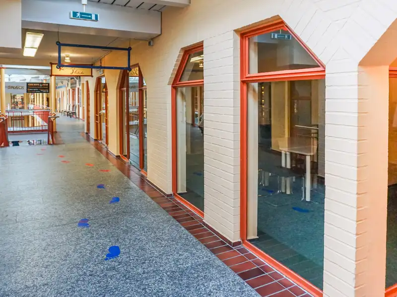 Commercial Space in Rendsburg City Center - Versatile 30.73 M² Unit in Altstadtpassage