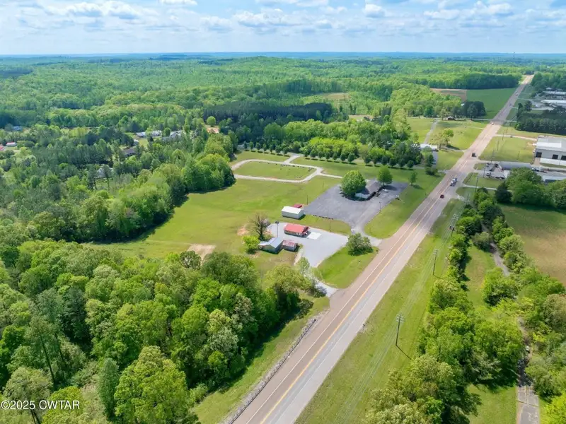 Commercial Restaurant on 3.4 Acres with Highway Frontage in Parsons, Tn