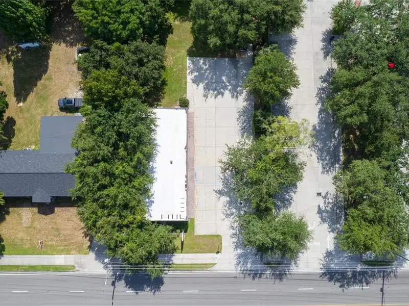Professional Office Space for Lease in High-traffic Orlando Corridor with Ample Parking