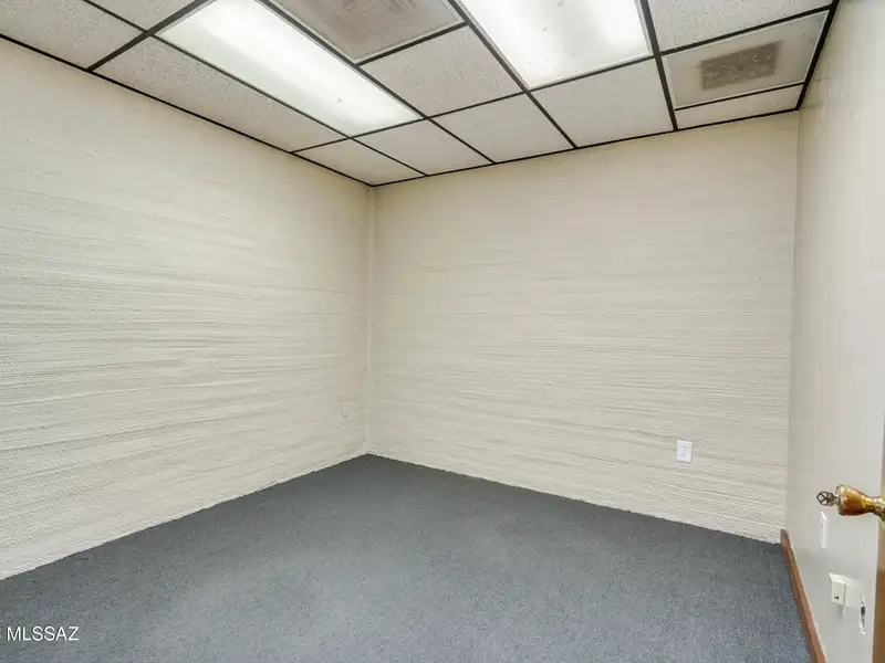 2,975 Sqft Office Space for Sale in Prime Broadway and Wilmot Location with Parking Lot