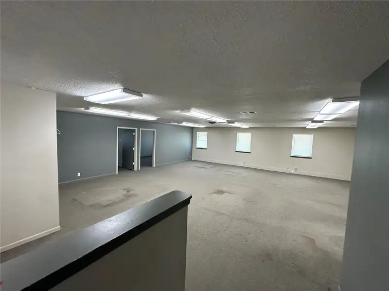 Versatile Office Suites Available for Lease with Customization Options
