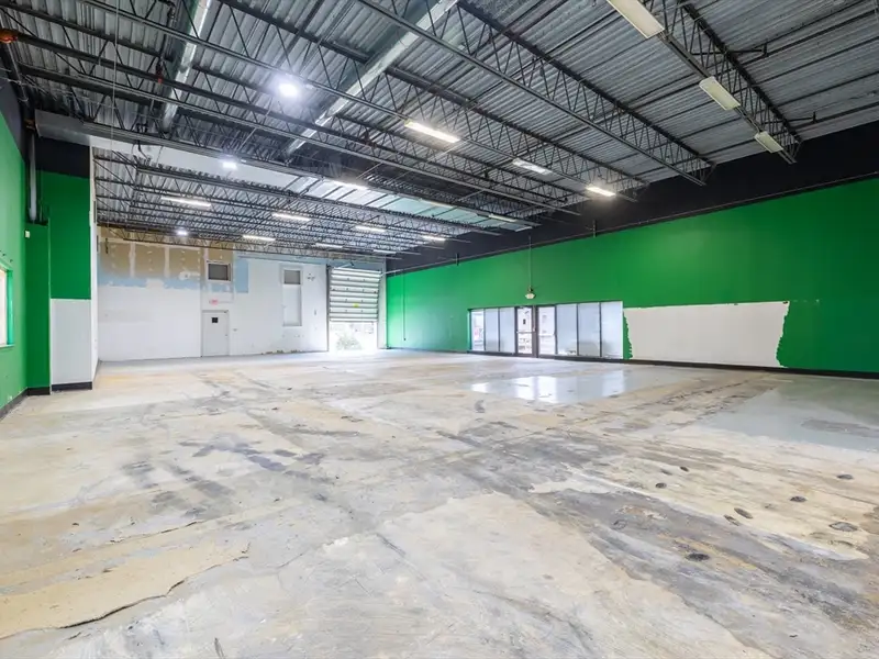 Industrial Building for Lease in North Reading with Office and Warehouse Flexibility
