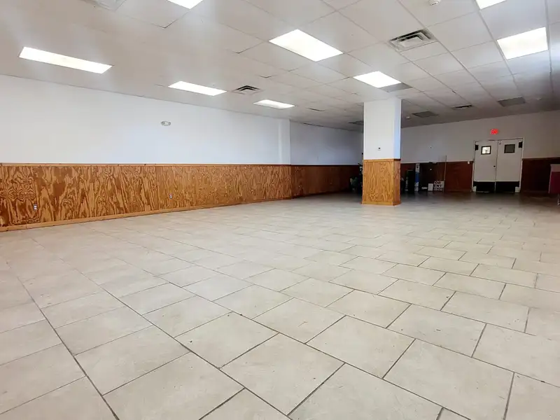 High Traffic Retail Space for Lease in Fair Haven - 1400 Sqft Open Area
