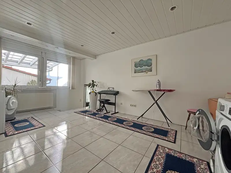 Modernized Detached House with Commercial Space in Family-friendly Location