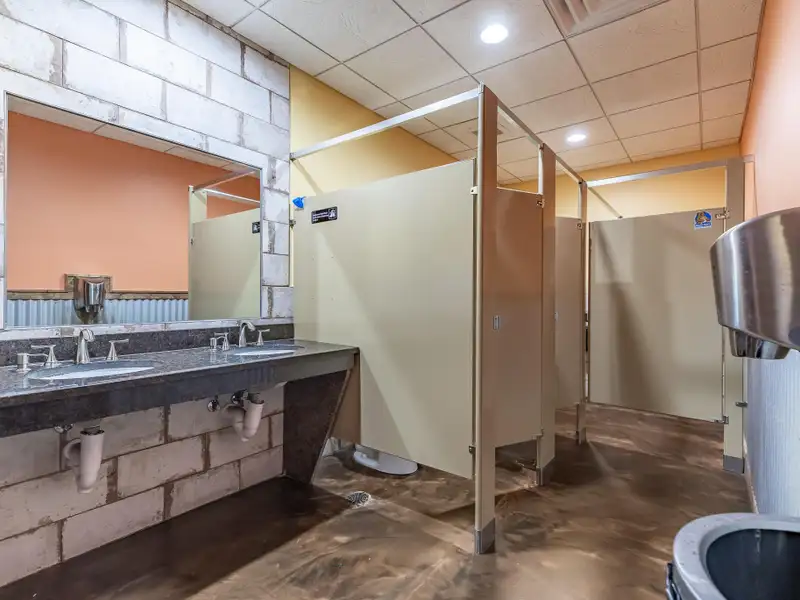Renovated Commercial Building with Land for Sale in Central Location, Ideal for Restaurant