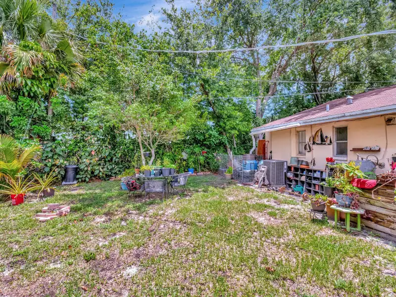 Well-maintained 6-unit Multifamily Property in South Florida with Value-add Potential