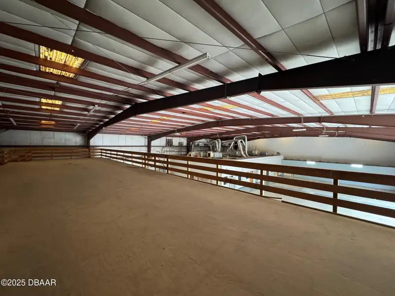 Flexible Commercial Lease: 19,000 Sq Ft Available in Prime Location