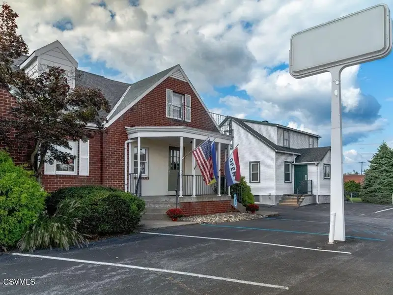 Flexible 4,000 Sf Commercial Building in Prime Location with High Visibility and Ample Parking