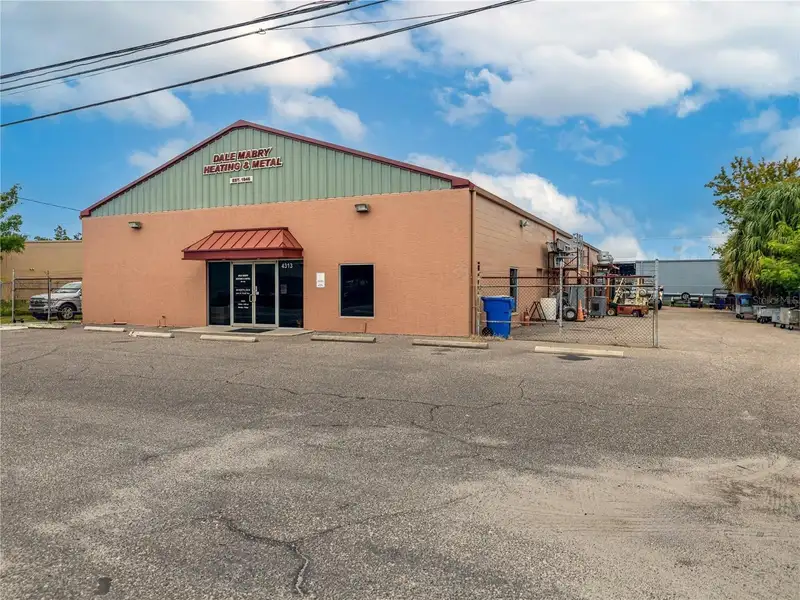 Masonry Warehouse with Office and Six Bay Doors in Drew Park