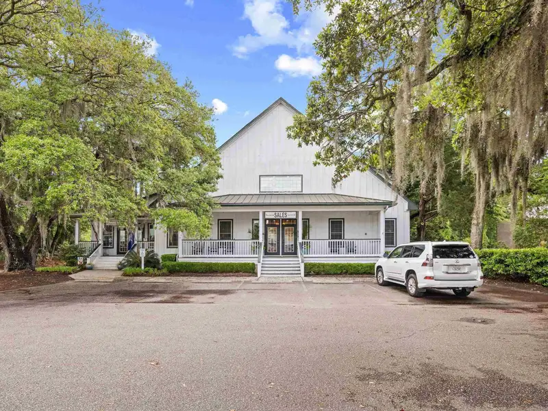Centrally Located 3761 Sq Ft Office Space in Pawleys Island with Ample Parking
