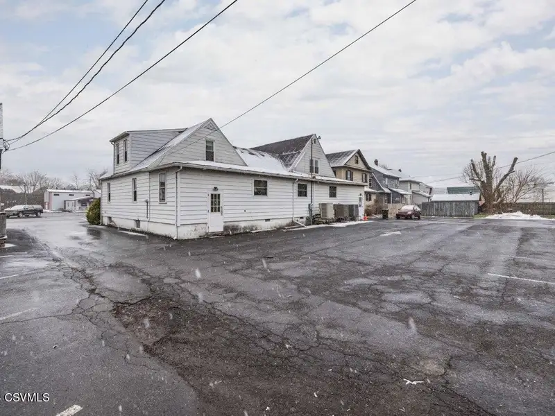 Flexible 4,000 Sf Commercial Building in Prime Location with High Visibility and Ample Parking