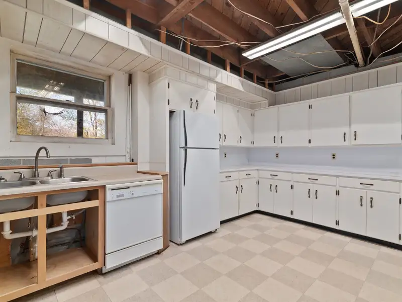 Versatile 3,600+ Sqft Commercial Building for Lease in Bethel Community