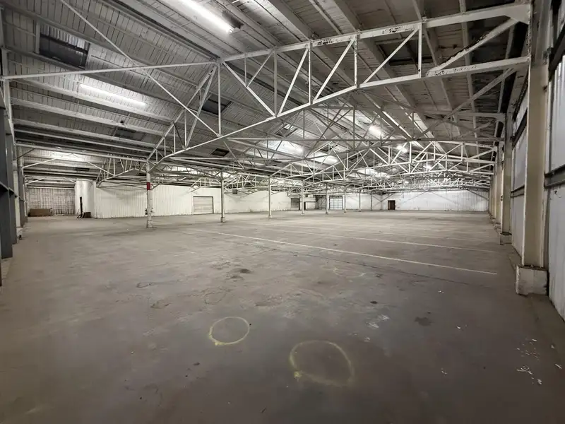 Versatile 150,000 Sq. Ft. Warehouse with Dock Access and Greenhouses in London, Ky
