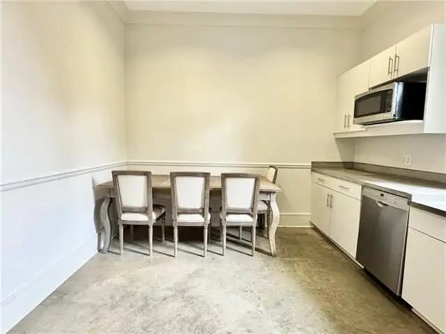 Class a Office Building for Sale or Lease in Prime Highway Commercial Location