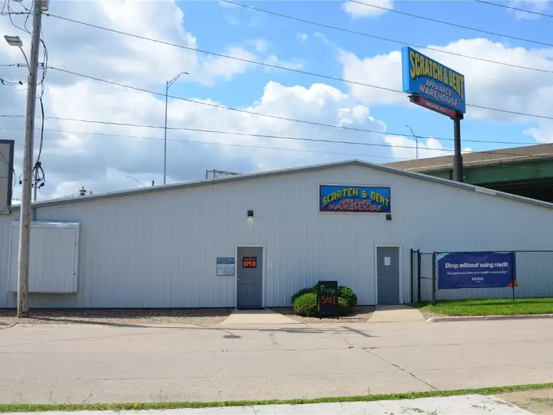 Turnkey Scratch and Dent Appliance Warehouse with Residence in Cedar Rapids, Ia